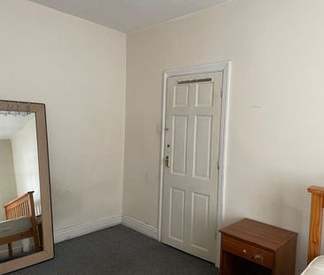2 Bed Terraced House, Ashton Terrace, LS8 - Photo 3