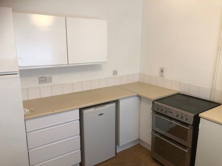 2 Bed Terraced House, Loxford Court, M15 - Photo 3
