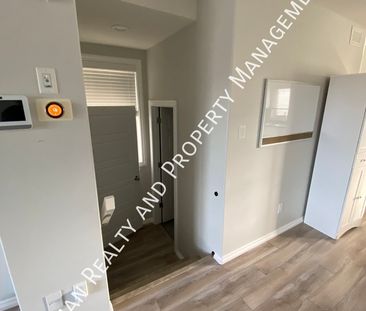 3 Bed, 2.5 bath House available in Harbour landing, Regina SK. - Photo 2