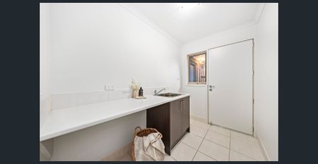 WELL PRESENTED TWO BEDROOM UNIT - Photo 3