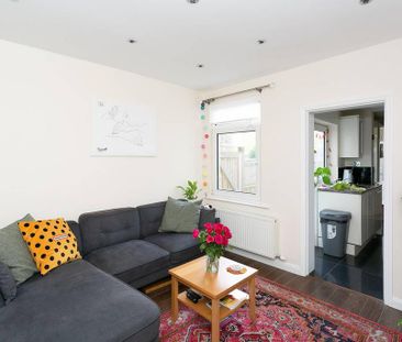 2 bedroom terraced house to rent - Photo 4