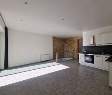 Location Appartement 4 pièces 91m² COUZON AU MONT D OR 69270 - Photo 2