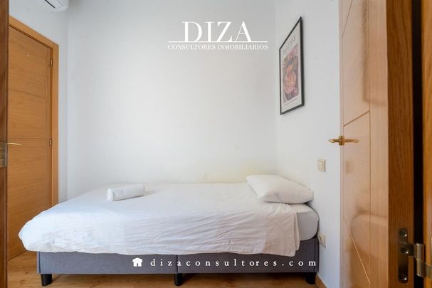 Luxury penthouse for rent in Madrid, Autonomous Region of Madrid - Photo 1