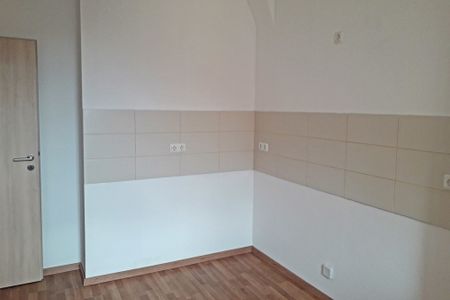 #3-Raum-Wohnung #Dachgeschoss #Tageslichtbad mit Wanne # geräumige Küche mit Fenster - Photo 4