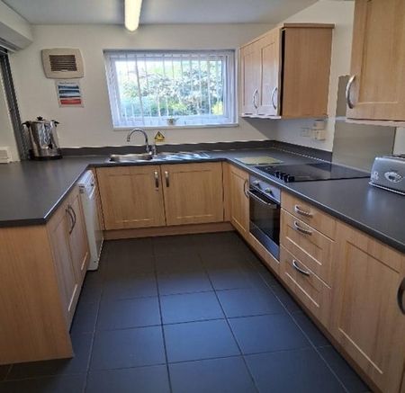 1 Bed Flat, Pine Lodge, L4 - Photo 4