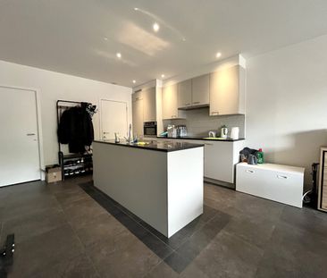 Hedendaags 2 slpk appartement met carport te Maria Ter Heide - Photo 2