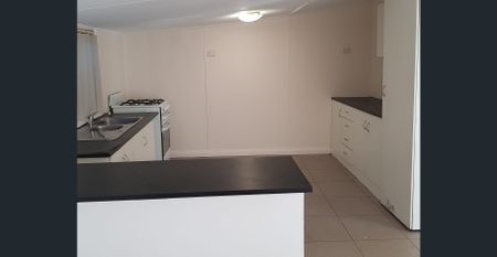 BRIGHT & SUNNY HOME - Photo 4