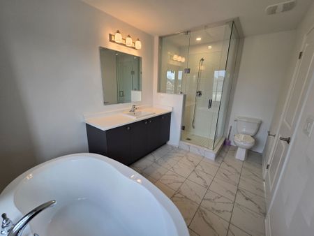 For Lease - 62 Morrison Crescent, Whitby, Ontario - Photo 5