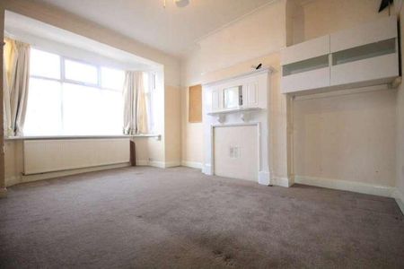 The Drive, Ilford, IG1 - Photo 2