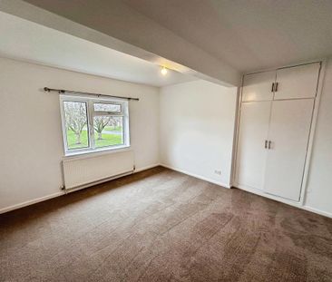 4 bedroom semi-detached house to rent - Photo 6