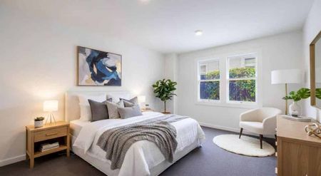 Spacious 2 Bedroom Flat - Excellent Location - Photo 4