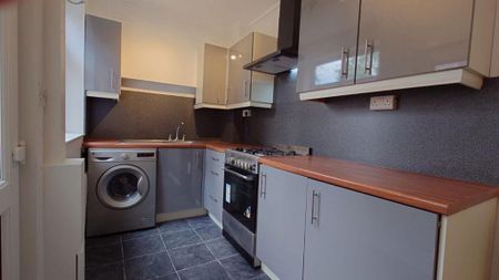 3 bedroom terraced house to rent - Photo 4