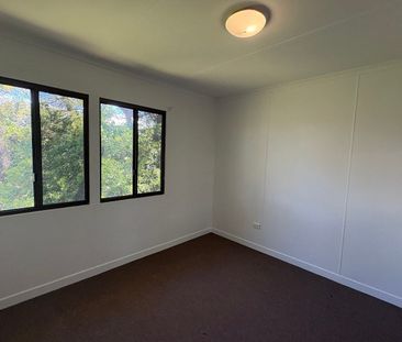 PERFECTLY POSITIONED BY THE BEACH - THIS CHARMING HOME OFFERS COMFO... - Photo 5