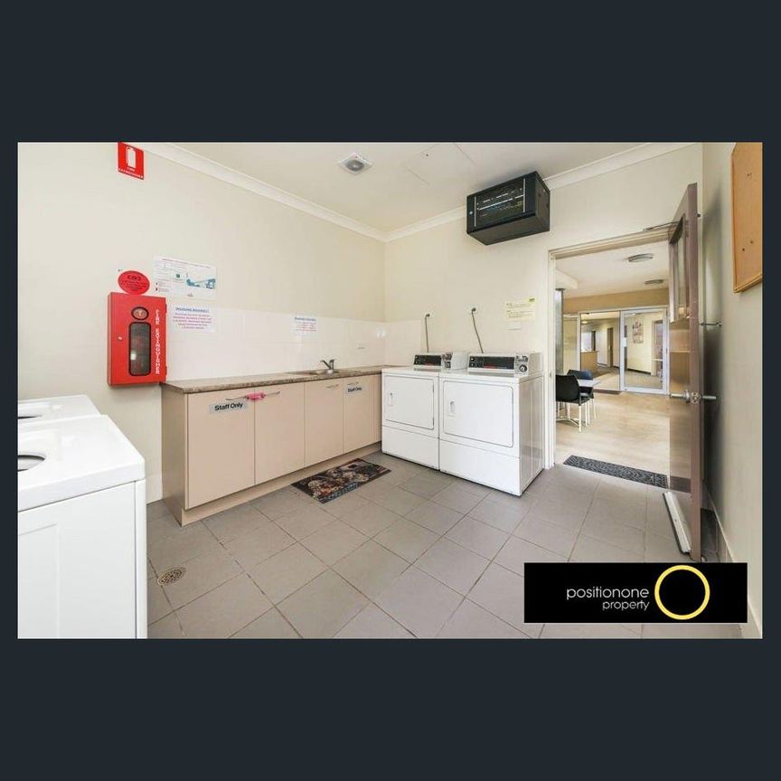 Large Single Room | Rent Includes Electricity, WiFi & Water | Bus Stop @ Front Door. - Photo 1