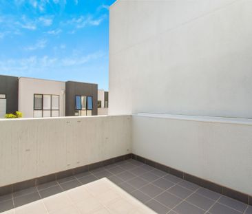 Ideal Location - Premium Lifestyle - Modern 2 Bedroom Townhouse &excl; - Photo 6