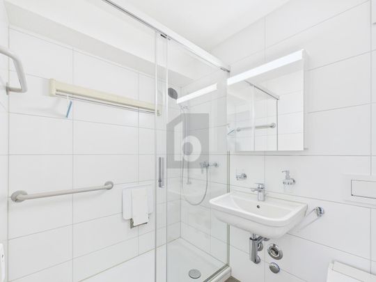 LIGHT-FLOODED WITH FAR-SIGHTEDNESS - Photo 1