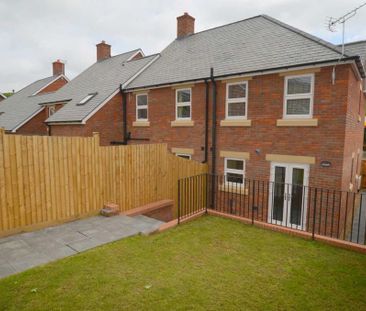 2 bedroom end of terrace house to rent - Photo 2