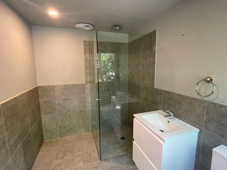 Spacious Family Home - Photo 4