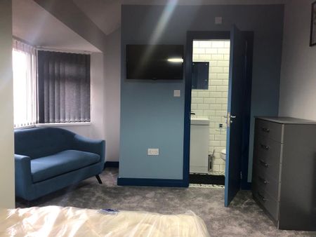 1 bedroom in a house share to rent - Photo 2