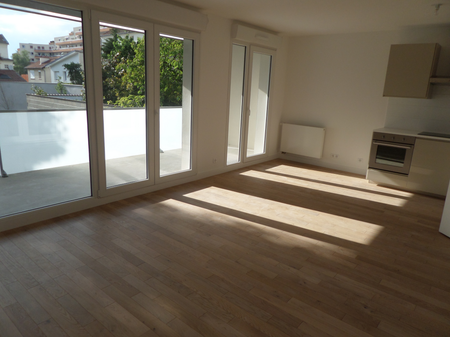 APPARTEMENT REIMS, F3 secteur Clémenceau avec balcon - Photo 2