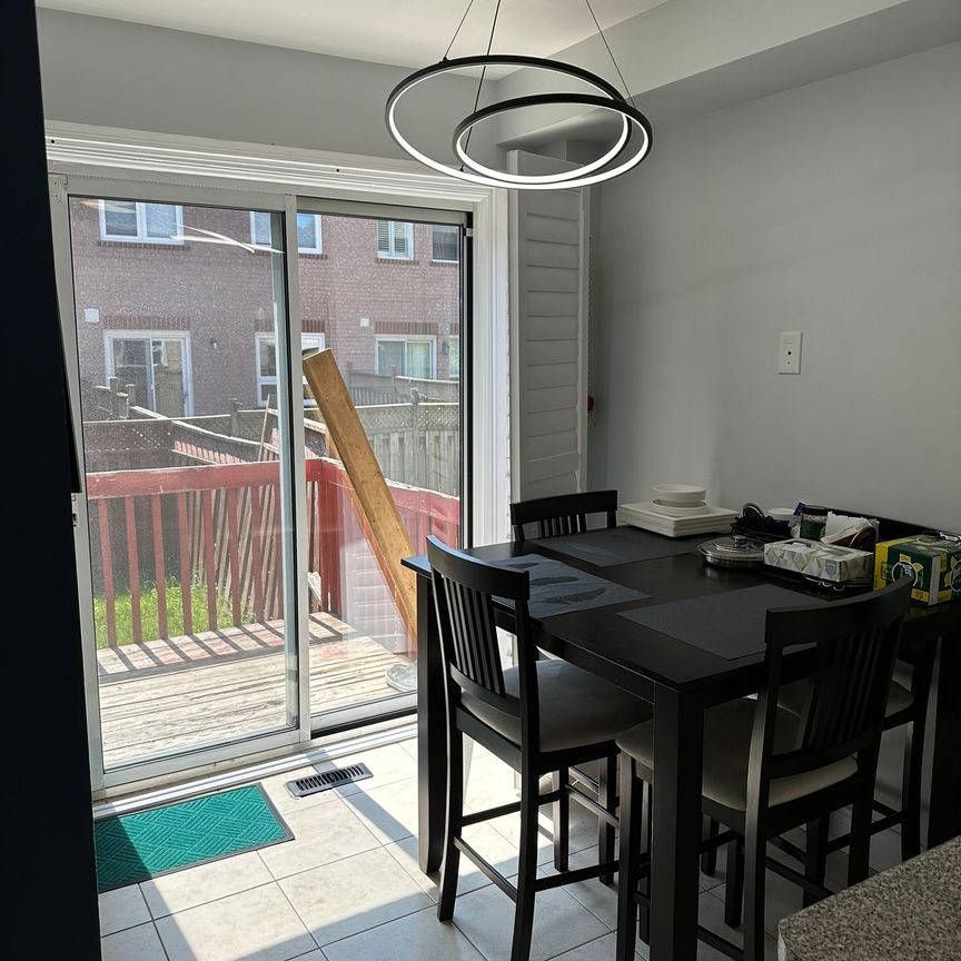 For Lease - 3918 Zenith Court, Mississauga, Ontario - Photo 1