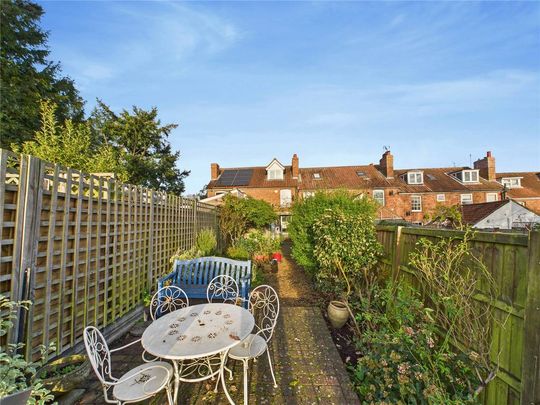 3 bedroom terraced house to rent - Photo 1