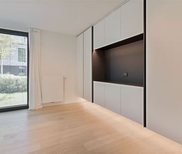 Appartement met tuin en 2 ondergrondse autostaanplaatsen - Photo 3