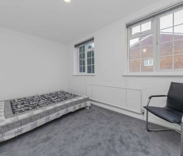 Oakview Gardens, N2, London - Photo 1