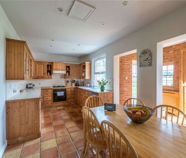 All inclusive short let. Handsome Victorian farmhouse with rural view - Photo 6