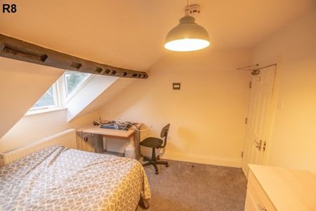 Room 8, 32 Lord Mayor's Walk - Photo 5