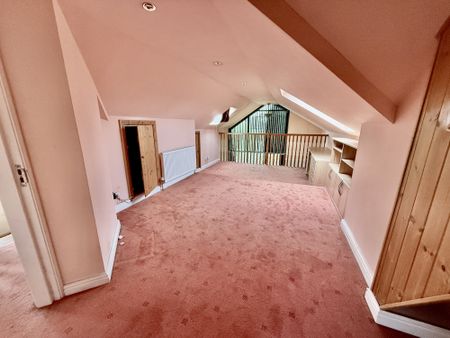 Spacious 4/5 bed semi-detached home on Repton Avenue, Derby. Set over 3 floors with large lounge, modern kitchen, mezzanine bedroom, loft room, 2 bathrooms, garden, workshop & driveway. Ideal for families seeking flexible living in a prime location. Contact Property Options to view! - Photo 2