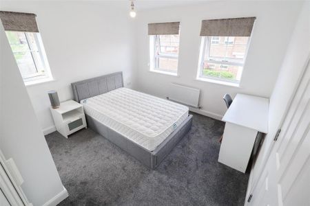 4 bedroom detached house to rent - Photo 4