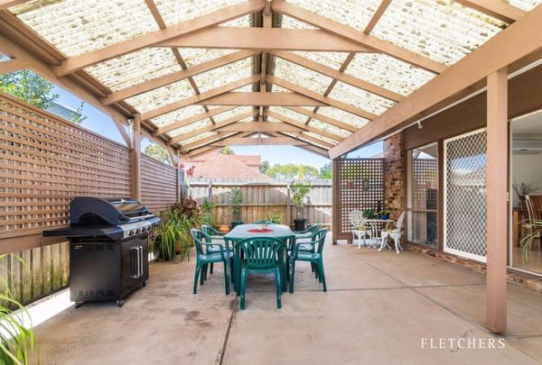 17 Lowana Cres, Forest Hill VIC 3131 - House For Rent | Domain - Photo 1