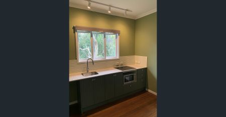 Recently Renovated Studio Apartment – Prime Location - Photo 4