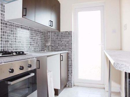 Monks Park, WEMBLEY, HA9 - Photo 5