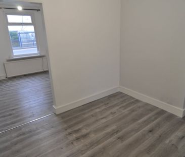 3 bed Terraced - To Let - Photo 4