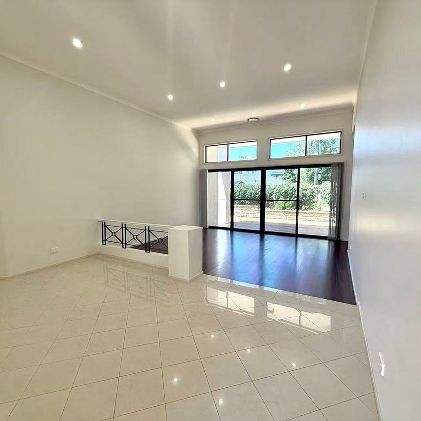 Modern and Spacious Single level Home - Photo 1