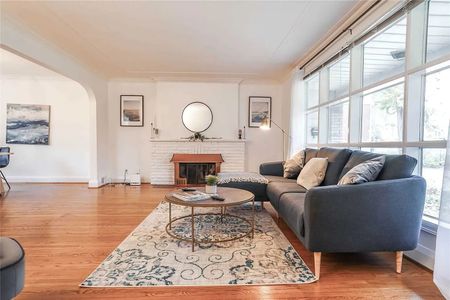 For Lease - 366 Beechgrove Drive, Toronto, Ontario - Photo 2