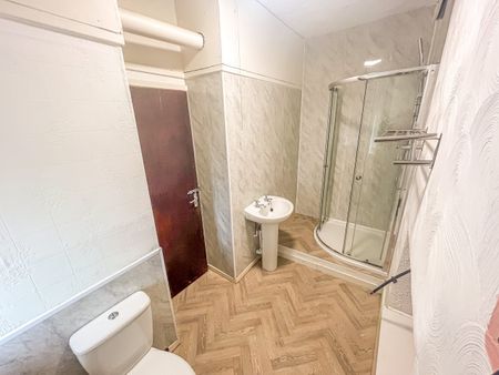 Broadway, Treforest - Photo 3