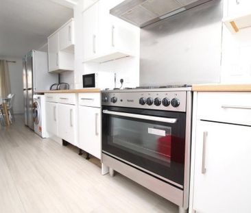 5 bedroom detached house to rent - Photo 1