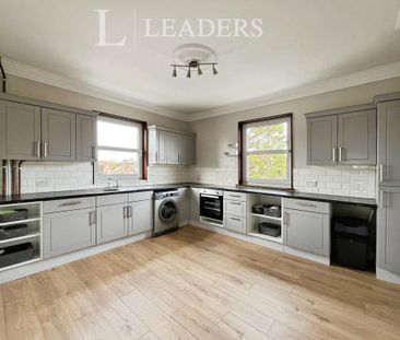 4 bedroom flat to rent - Photo 4