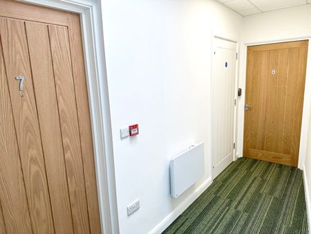 Queen Street - Photo 2