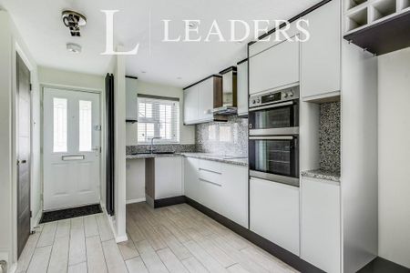 2 bedroom semi-detached house to rent - Photo 4