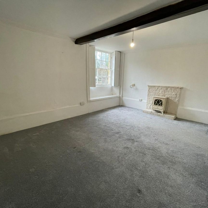 2 bedroom Flat To Let - Photo 1