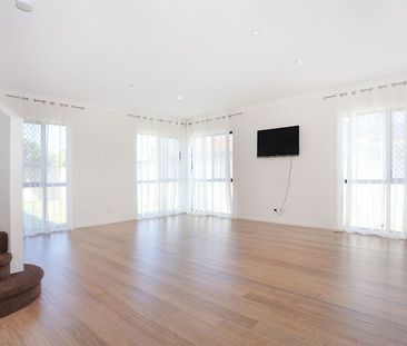 58 Sir Bruce Small Boulevard, Benowa QLD 4217 - House For Rent | Do... - Photo 3