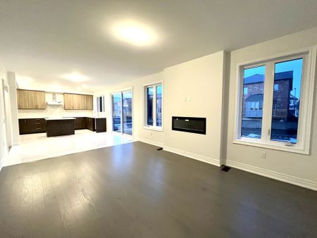 For Lease - 117 Silk Twist Drive, East Gwillimbury, Ontario - Photo 2