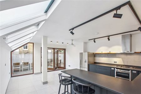 A beautifully refurbished three bedroom period property located in Munster Village. EPC D - Photo 3