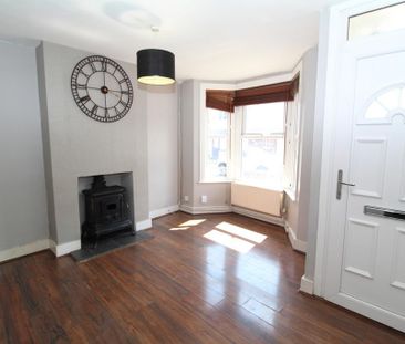 2 bedroom terraced house to rent - Photo 3