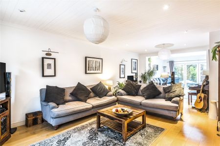 4 bedroom House in Nine Mile Ride, Wokingham - Photo 5