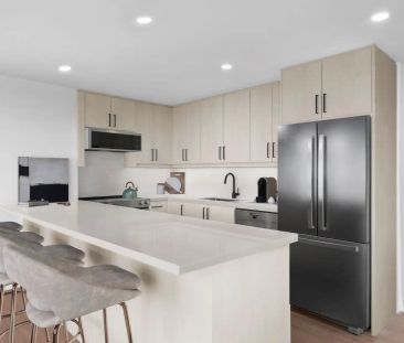 Charles West — 2 Bedroom + 2 Bathroom + Den Suite - Photo 3